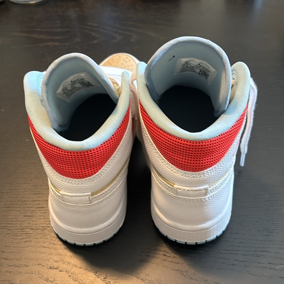 Jordan 1 Mid SE Semame (W) size 6 - Picture 3 of 6
